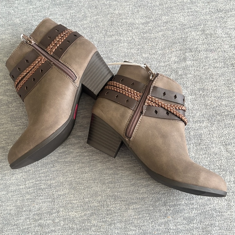 Report Ankle‎ Booties Women Girls Size 4 Tan Brown 1.75 Inch Heel Side Zip New - Picture 11 of 11